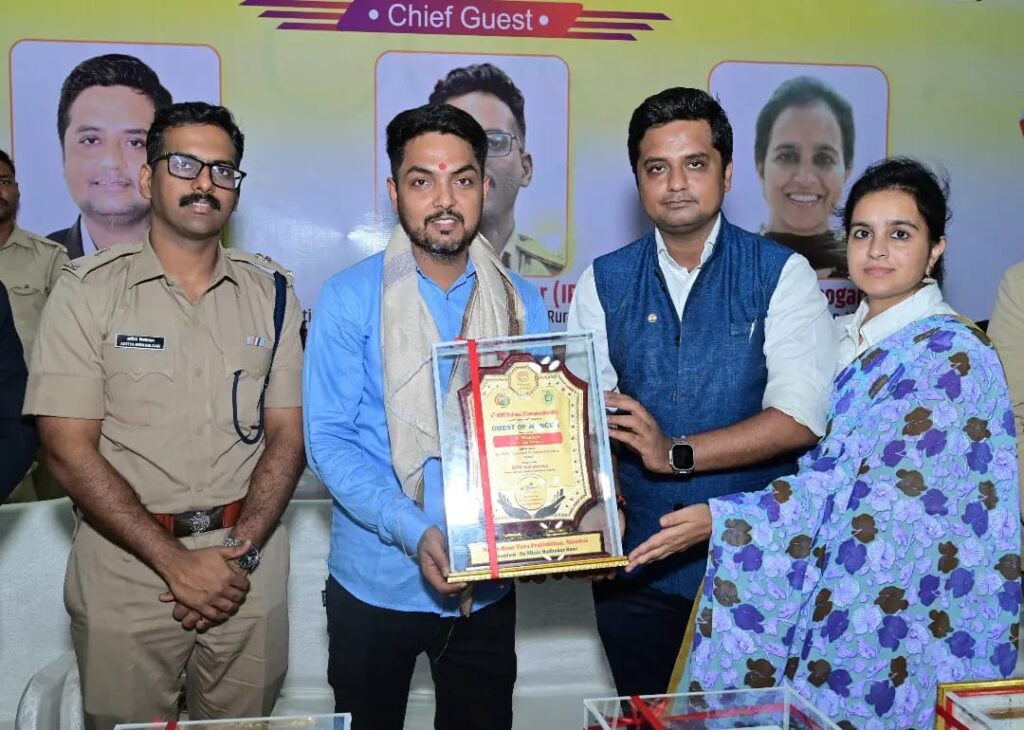 Dr.Nilesh Madhukar Rane was felicitated for his outstanding work by Mumbai Income Tax Commissioner Mr.Raviraj Khorge, Nashik Rural Superintendent of Police Mr.Aditya Mirkhelkar and IIFL Chief Mrs.Chetna Khorge.